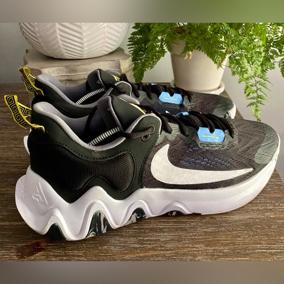 Men’s 12 Nike Giannis Immortality Basketball Shoes Black White Blue Yellow - Picture 2 of 8